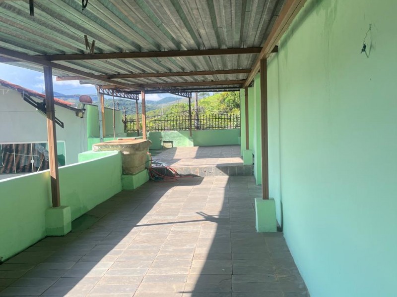 CASA À VENDA COM 3 QUARTOS BAIRRO RETIRO NOVA LIMA  COD 0060