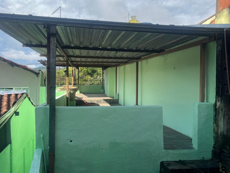 CASA À VENDA COM 3 QUARTOS BAIRRO RETIRO NOVA LIMA  COD 0060