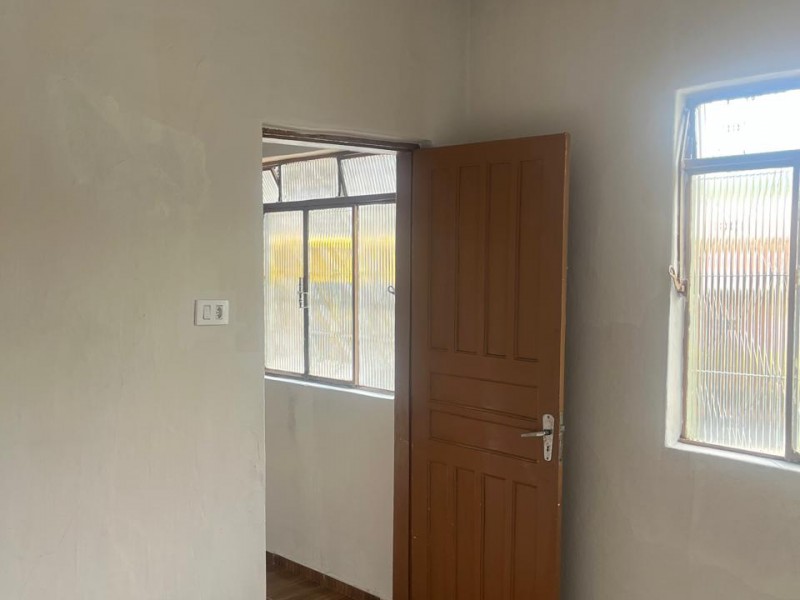 CASA À VENDA COM 3 QUARTOS BAIRRO RETIRO NOVA LIMA  COD 0060